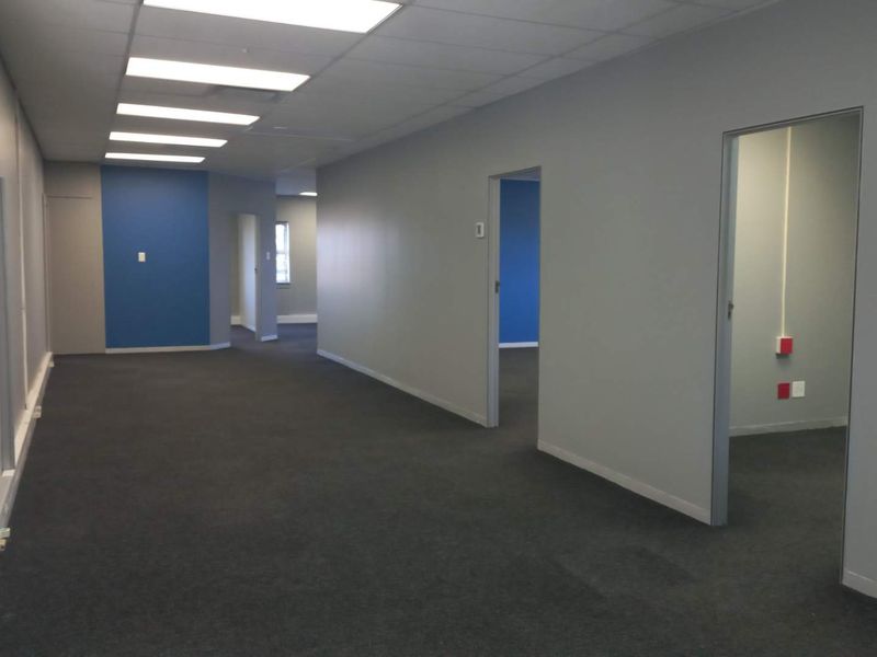 First floor office vacancy, close to Greenacres! - Photo 7