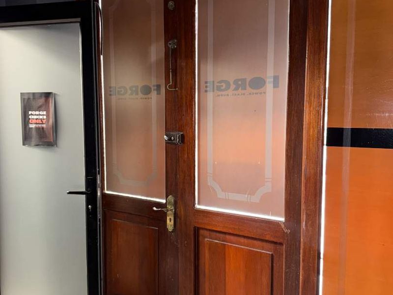 36m2 of retail space within a heated Hyrox gym ideal for fitness, chiropractors - Photo 7