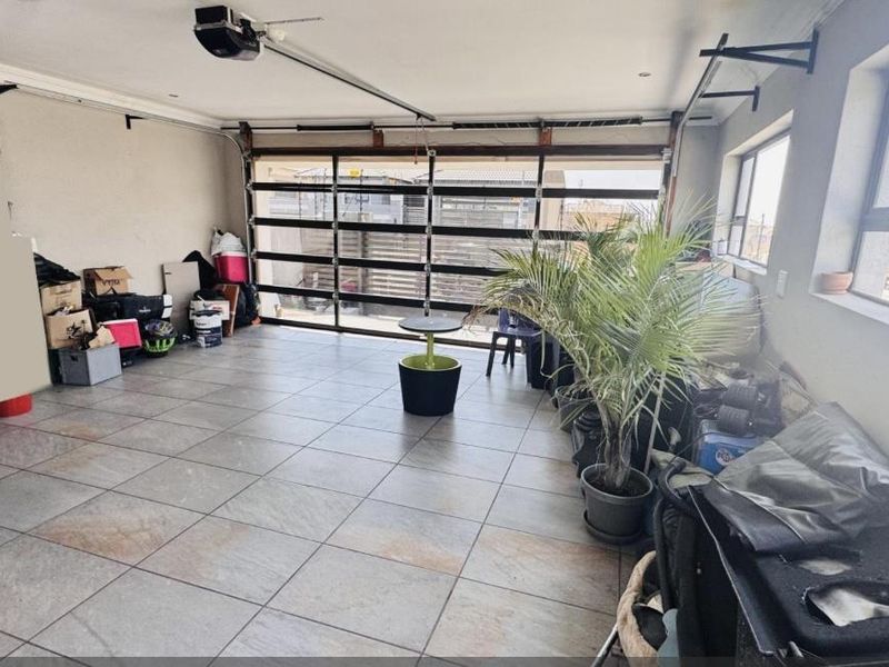 Spacious Family Living in Prime Emdo Park! - Photo 6