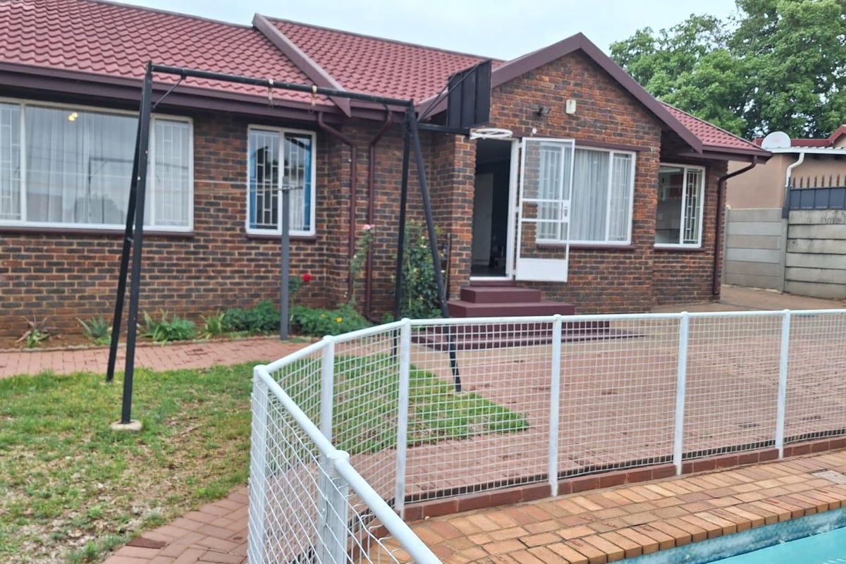 Delightful 3 Bedroom home in Elandspark - Photo 5