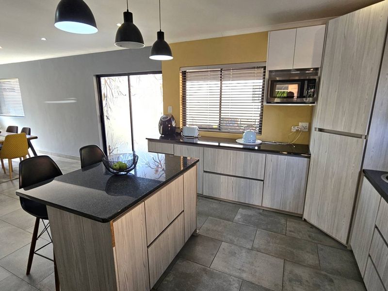 3 Bedroom Family Home in Melodie Hartbeespoort - Photo 10