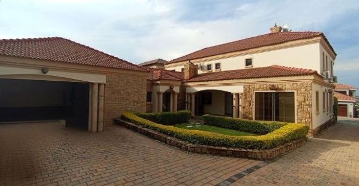 Property #2415779, House For Sale in Blue Valley Golf Estate
