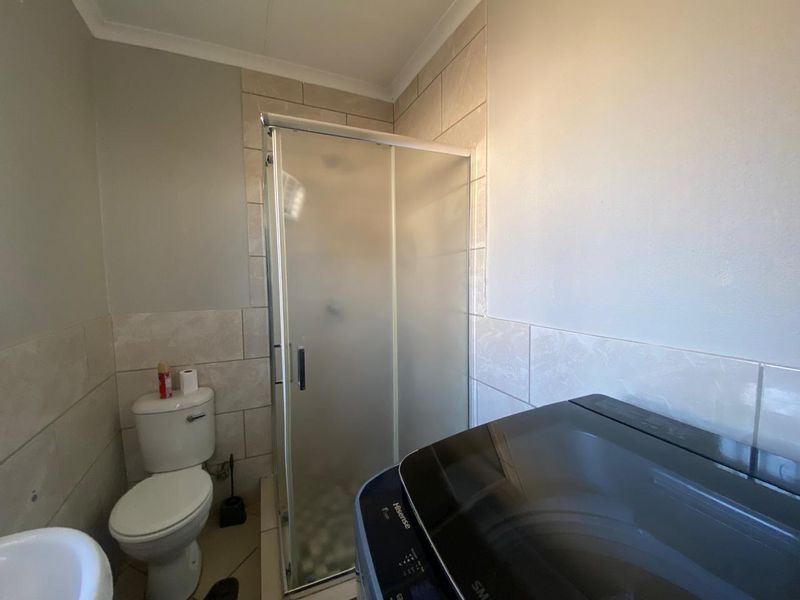 Three Bedroom Home for Rent - Photo 10