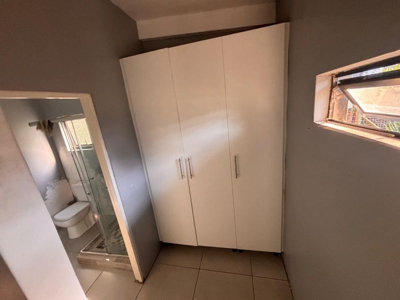 1 Bedroom Bachelor up for Rental - Photo 7