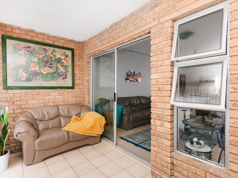 Neat 3 bedroom 2 bathroom unit for sale in Florida Roodepoort - Photo 9