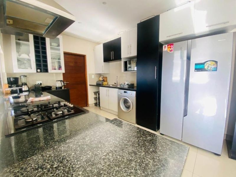 4 Bedroom House For Sale - Photo 3