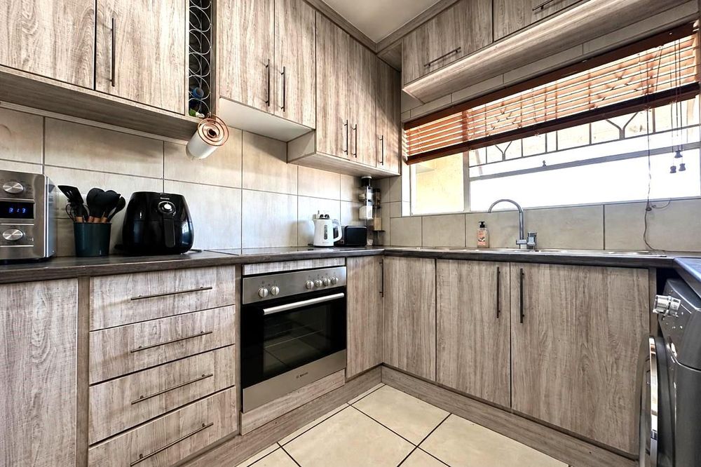 Modern wrap kitchen with ample cupboards