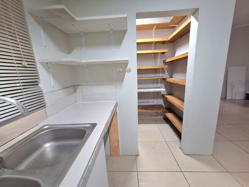 2 Bedroom Granny Cottage in Hillcrest, including water. - Photo 6