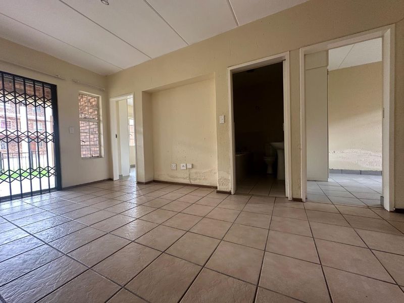 Spacious 2-Bedroom, 2-Bathroom Ground-Floor Apartment for Sale - Photo 3