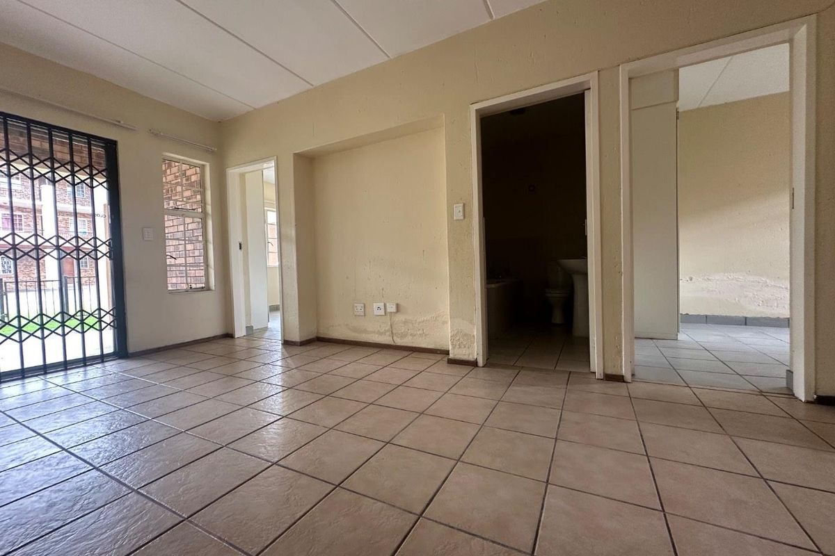 Spacious 2-Bedroom, 2-Bathroom Ground-Floor Apartment for Sale - Photo 3