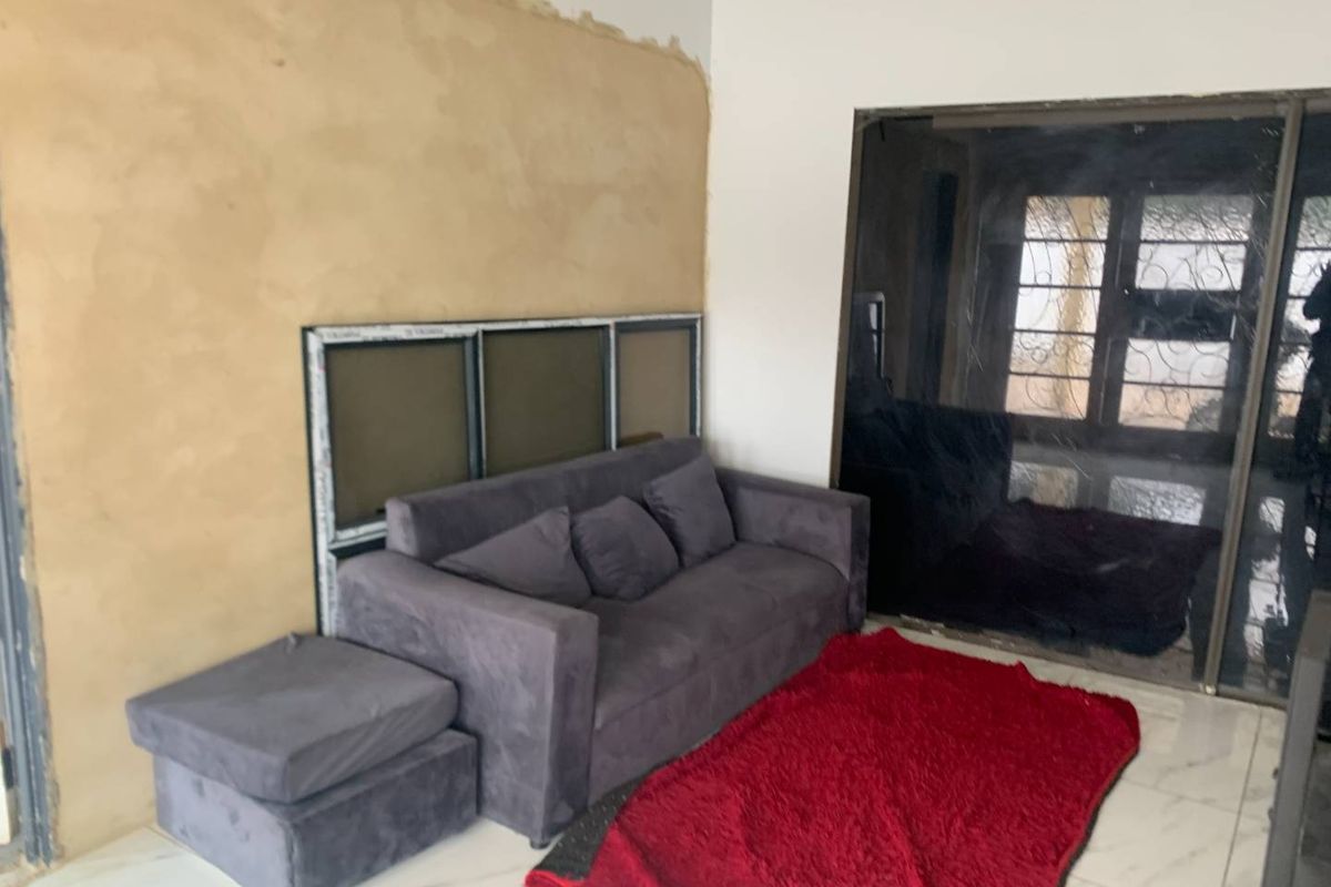 For Sale: Spacious 5-Bedroom House in Quiet Rosettenville Street - Photo 5