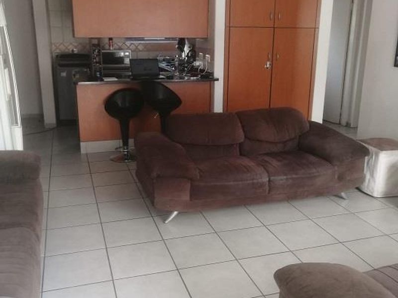 LIVE, PLAY, RELAX - Photo 3