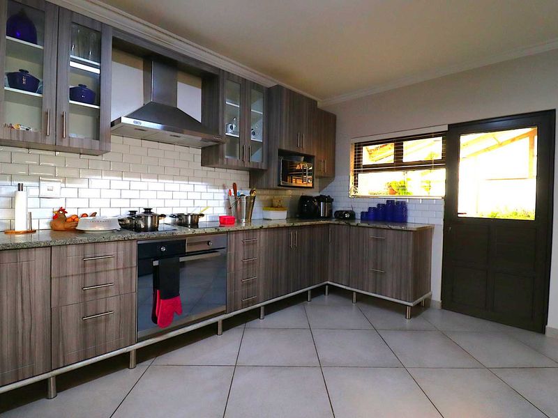 3-Bedroom Family Home with Flatlet for Sale in Swakopmund Namibia - Photo 10