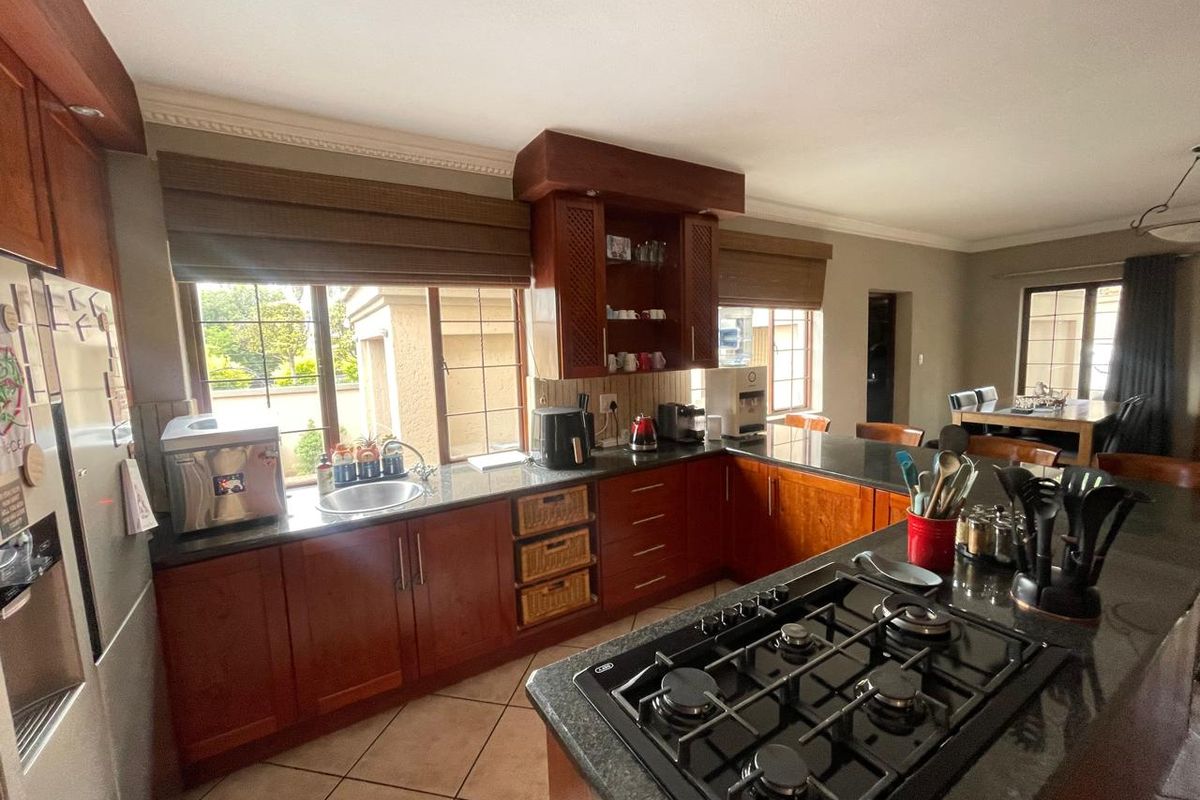 BEAUTIFUL FAMILY HOME FOR SALE IN HIGHLY SOUGHT-AFTER AERO RAND!! - Photo 4