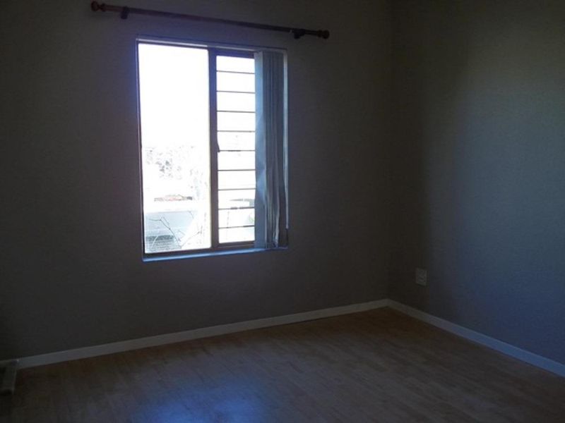 Modern 2 Bedroom, 1 Bathroom Apartment for Sale in Sunninghill - Photo 7