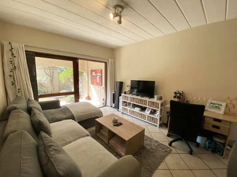 Exceptional Ground Floor Unit in a Secure and Impressive Complex - Photo 7