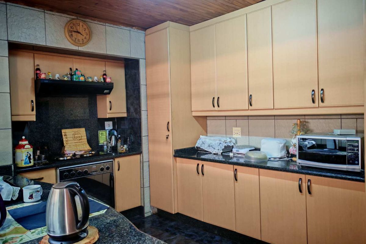 Discover Your Dream Home: Perfect for Family Living & Entertaining! - Photo 4