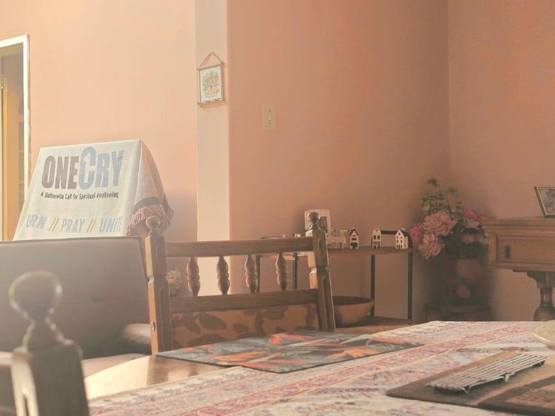 Exquisite Four-Bedroom Home Nestled in Nature – Your Private Oasis Awaits - Photo 7