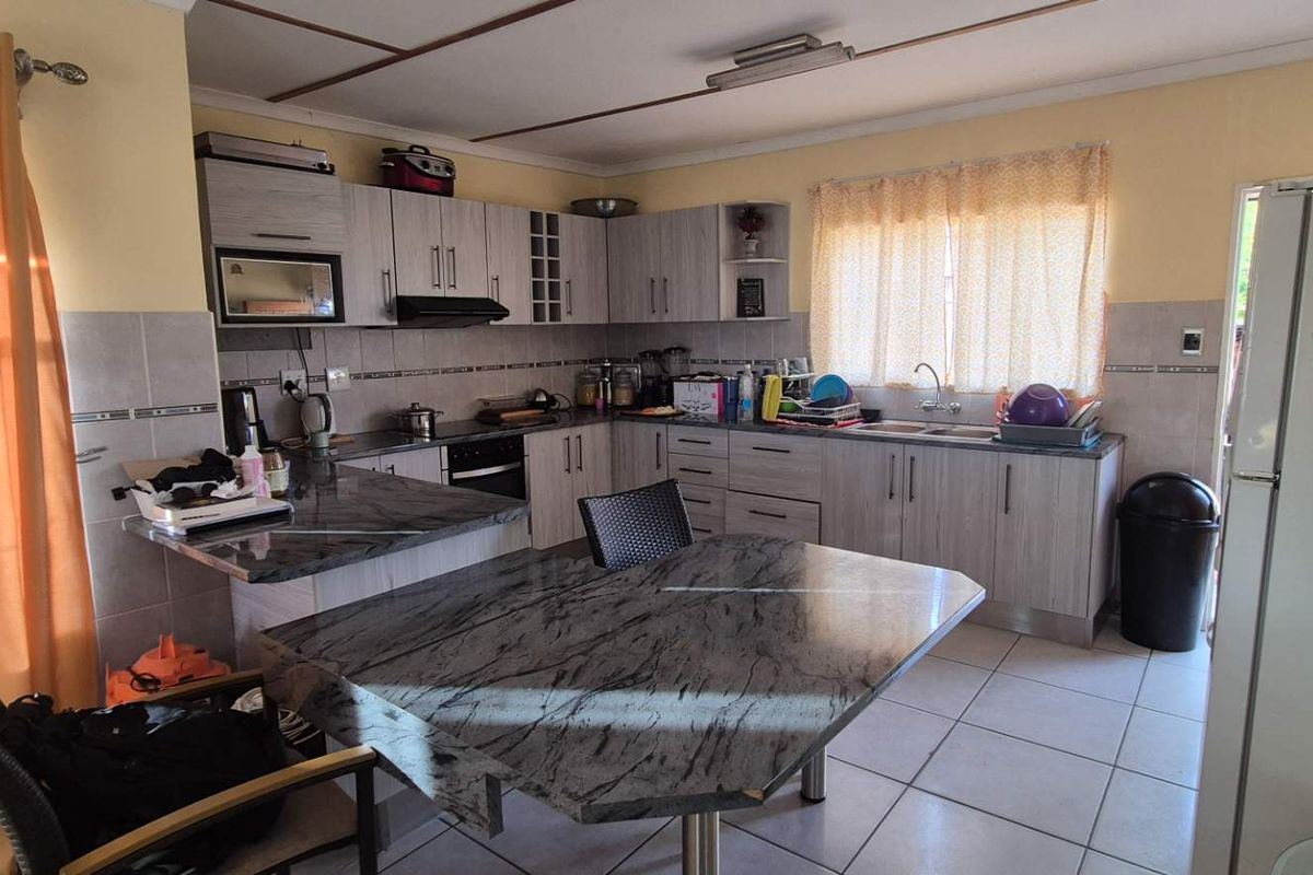 Freestanding Family Home For Sale in Okahandja Extension 8! - Photo 4