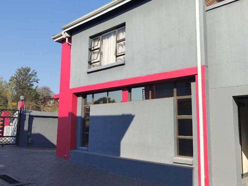 Modern Townhouse for Sale in Newcastle. - Photo 2