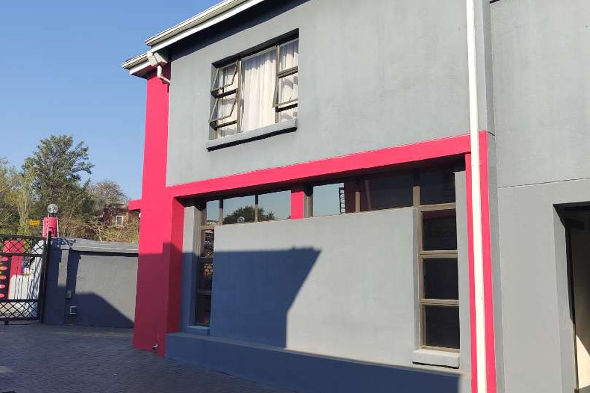 Modern Townhouse for Sale in Newcastle. - Photo 2