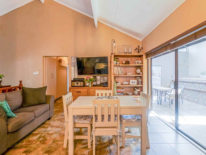 Spacious family home - Photo 8