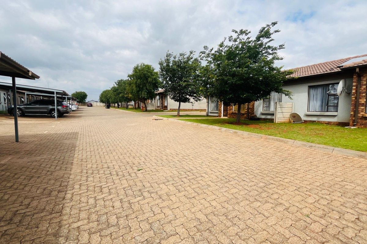 3-Bedroom Gem with Parking: Your Next Investment Awaits! - Photo 2