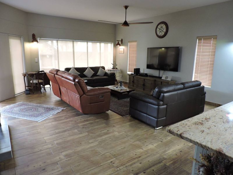 FOR SALE - TRIPLE-STOREY WATERFRONT HOME IN SWAKOPMUND WITH 4 LUXURIOUS EN-SUITE BEDROOM - Photo 4