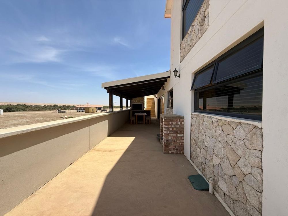 Second stoep with another outdoor BBQ 