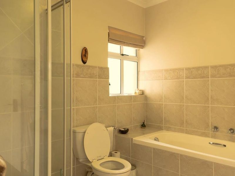 Beautiful Family home in Summerstrand! - Photo 6