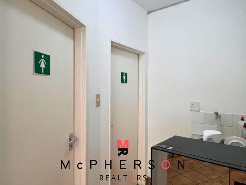 Office Block For Sale - Photo 3