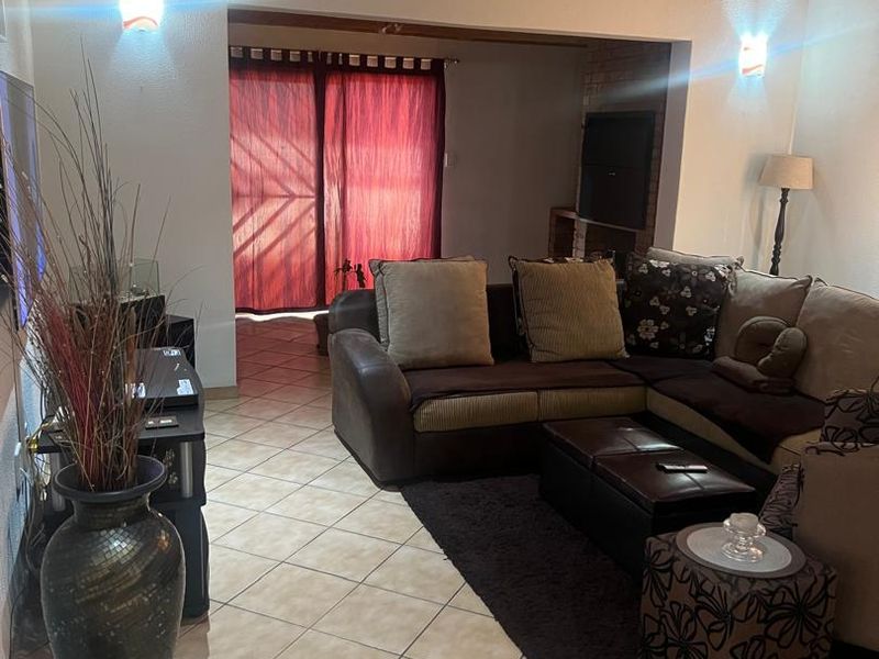 Secure Dorado Park Property with Pool & Double Garage - Photo 7
