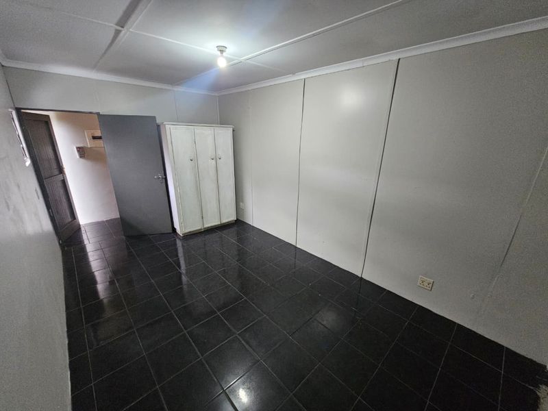 Affordable 2-Bedroom Rental Unit, Immediate Availability in Arboretum - Photo 2