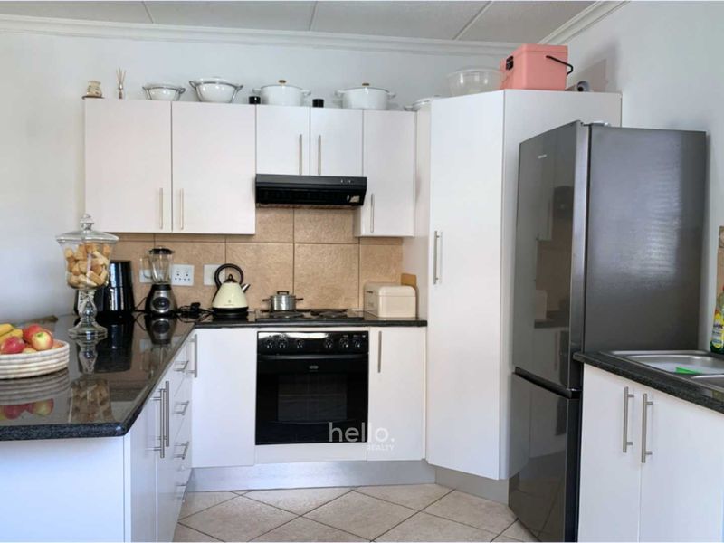 Two Bedroom townhouse to let - Photo 4