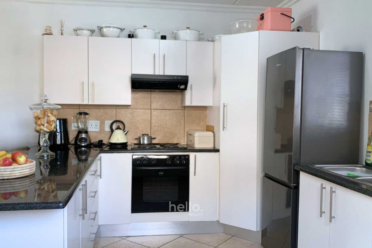 Two Bedroom townhouse to let - Photo 4