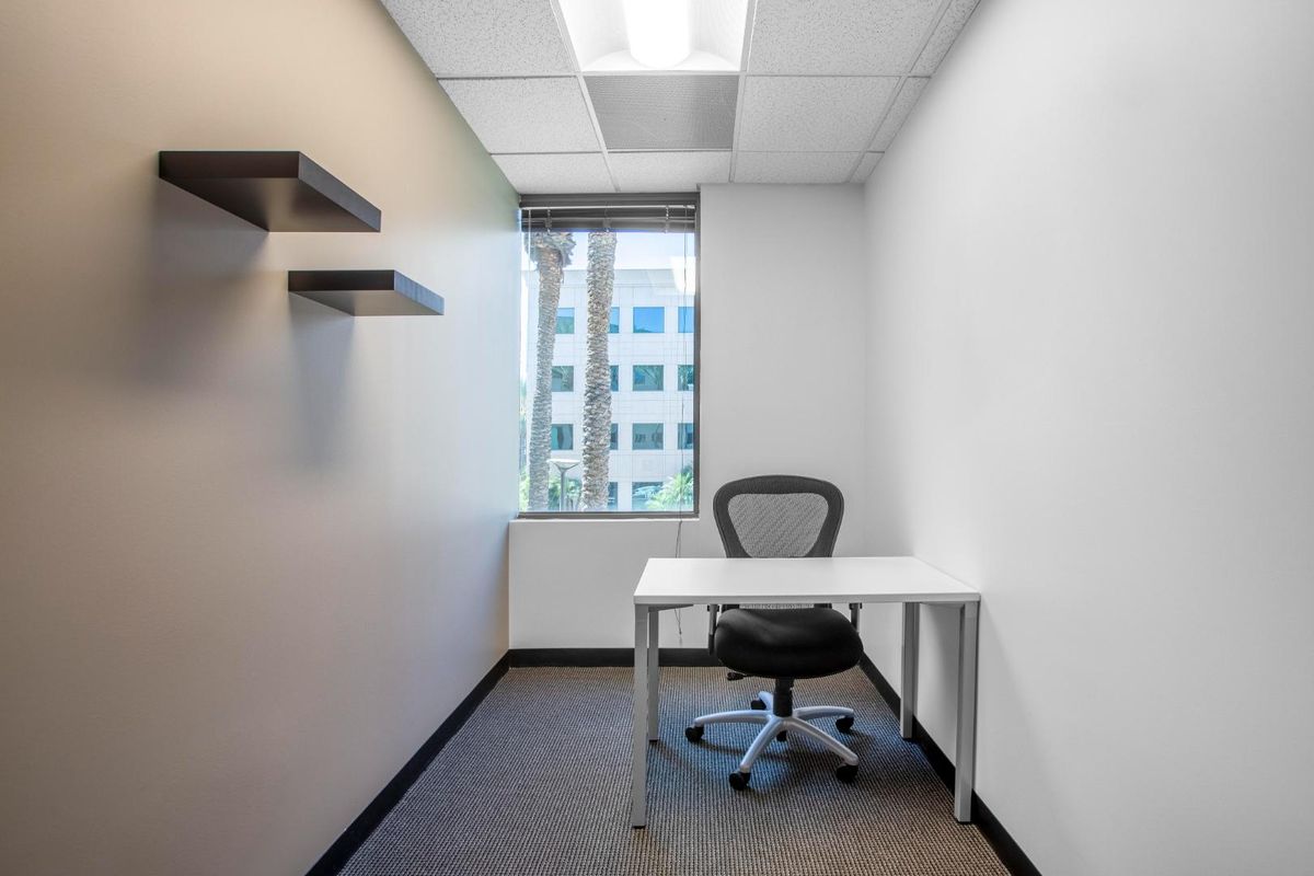 Private office space for 2 persons in Regus Craddock Square Rosebank. - Photo 2