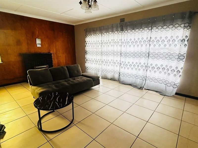House For Sale in Elsburg, Germiston - Photo 9