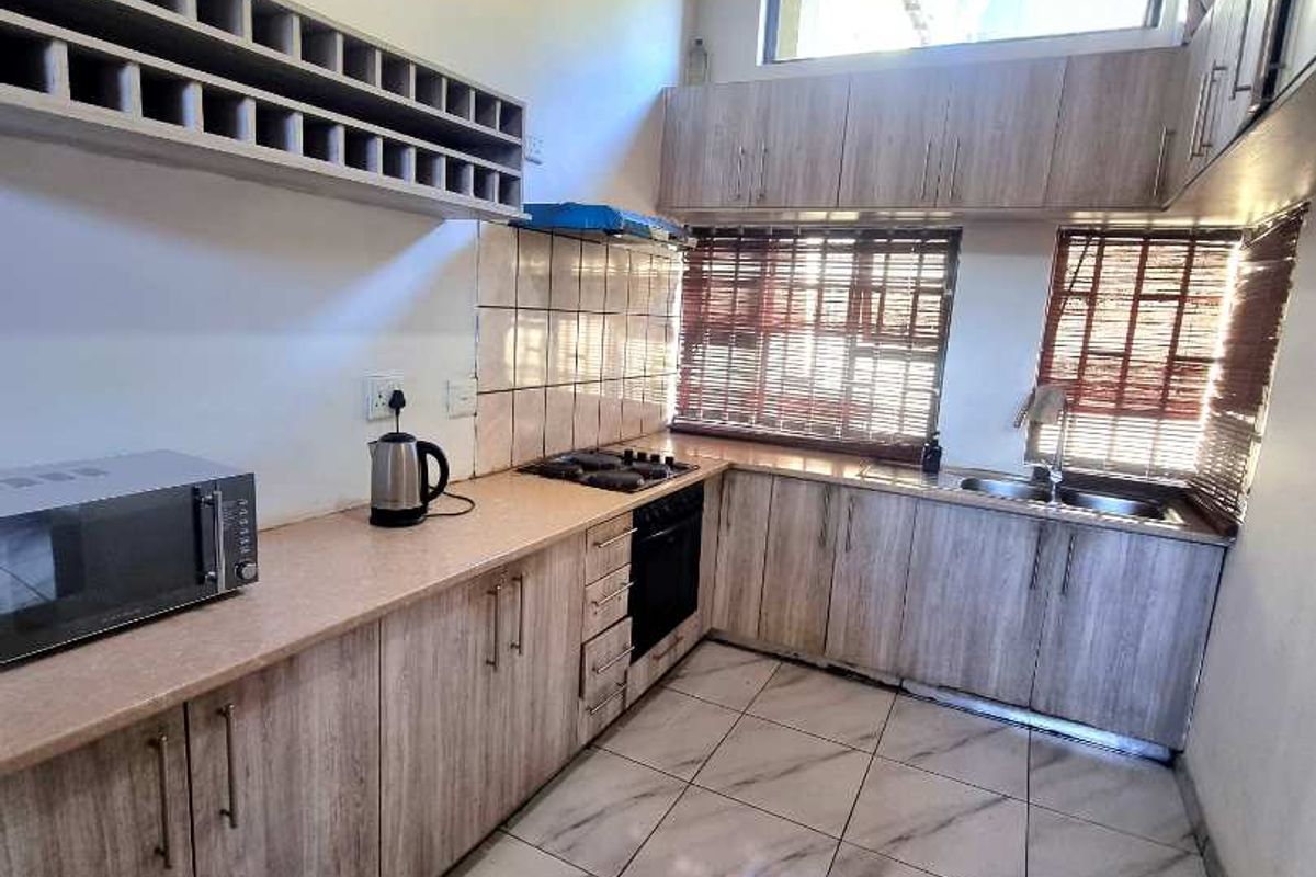 TOWNHOUSE FOR SALE - Photo 5