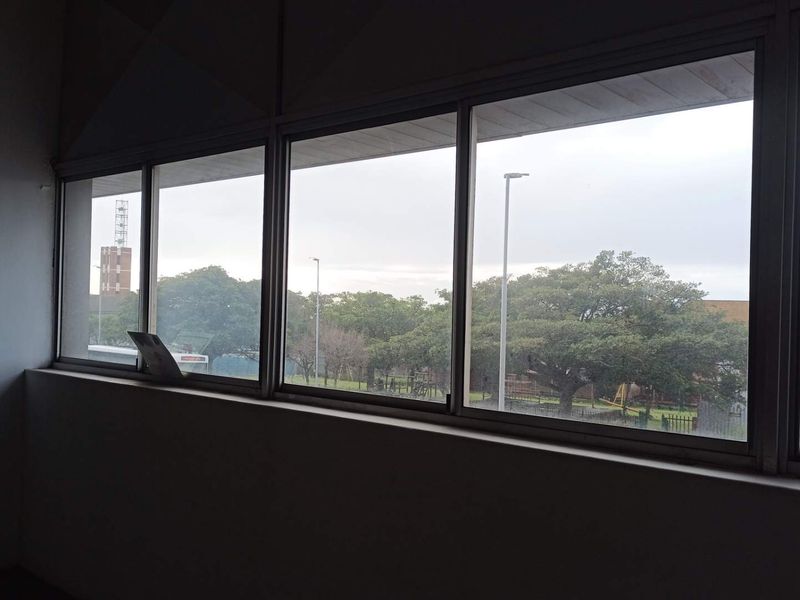 Industrial warehouse / office to rent with easy access to N2 Victoria Rd Salt River - Photo 9