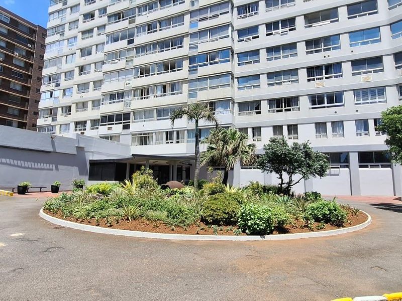 "Seaside Splendor: Luxurious Apartment with Unmatched Ocean Views!" - Photo 2