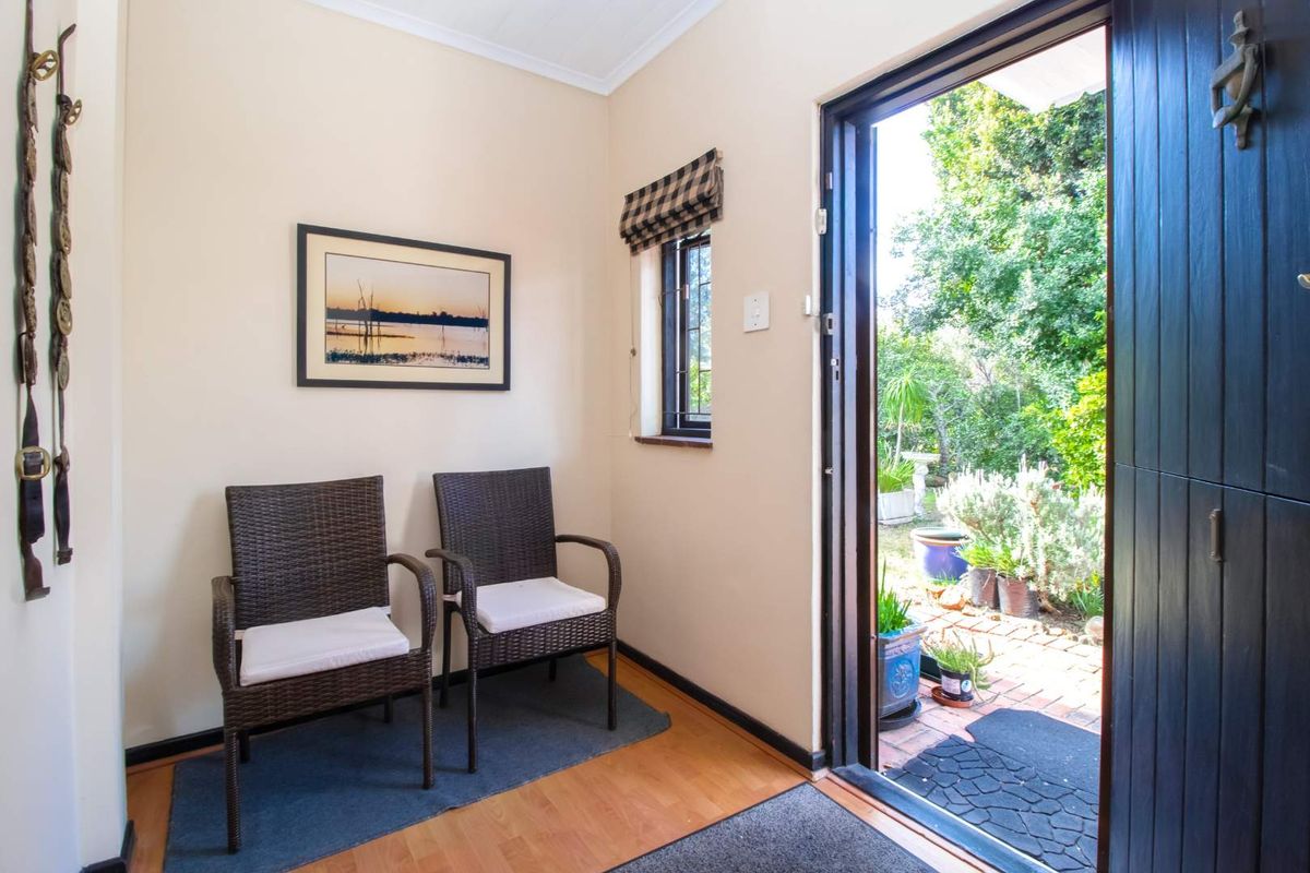 Timeless Elegance Meets Easy Family Living - Photo 3