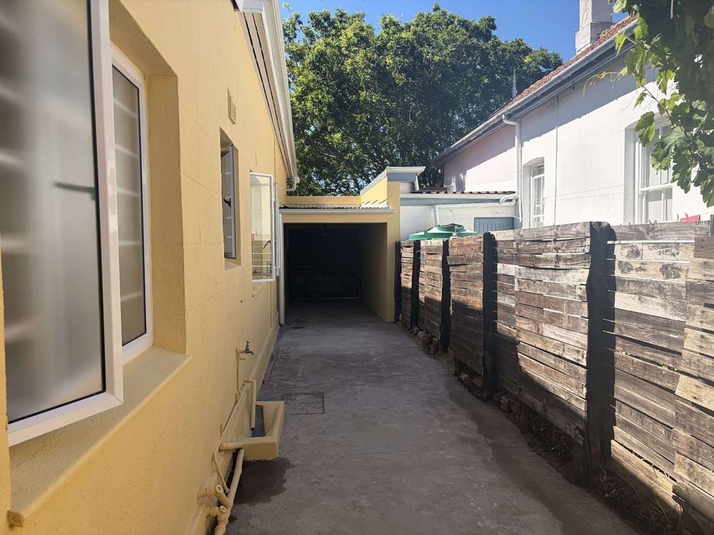 Side Courtyard and Garage
