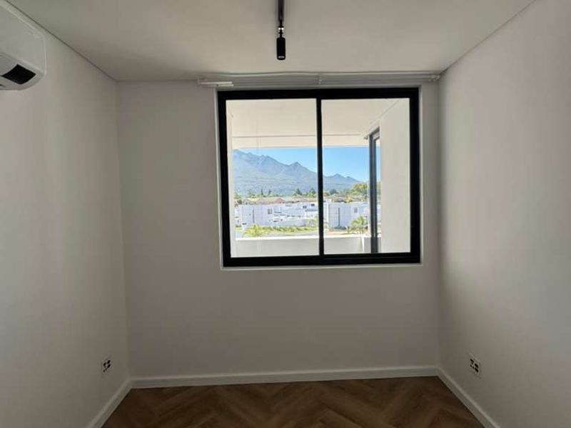 Brand New 2 Bedroom, 2 Bathroom Apartment, Semi-Furnished & move in ready! - Photo 10