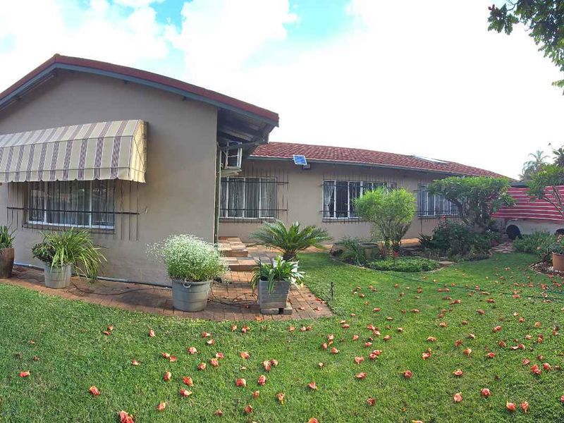 Perfect Family Haven with bonus Flatlet & Sparkling pool in Sinoville - Photo 2