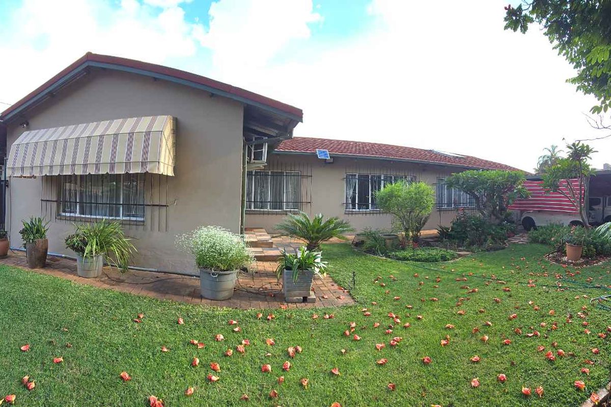 Perfect Family Haven with bonus Flatlet & Sparkling pool in Sinoville - Photo 4