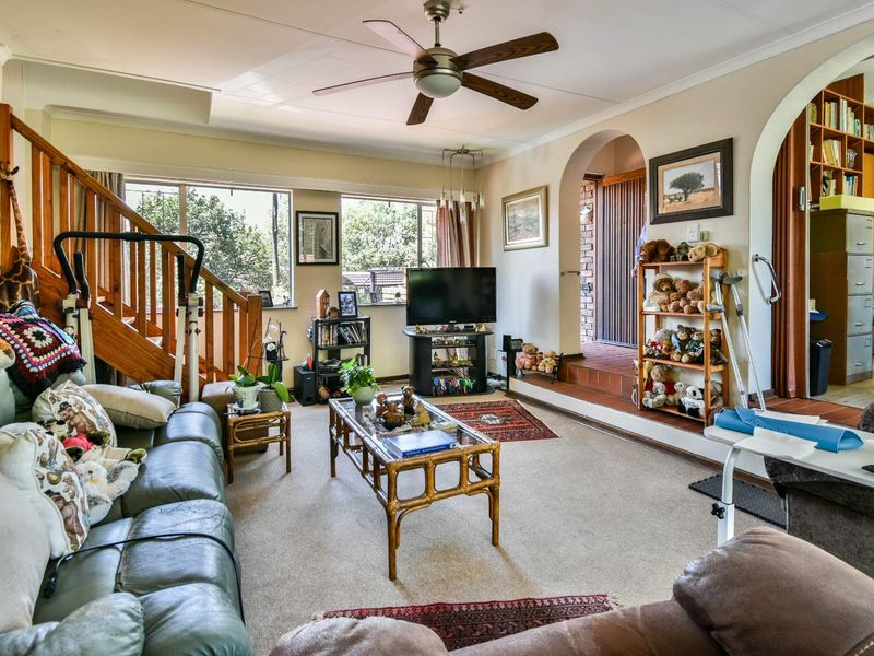 Grand old lady with solid bones. - Photo 6