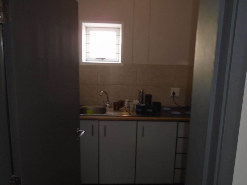 INDUSTRIAL WAREHOUSE IN EXCELLENT POSITION - Photo 2