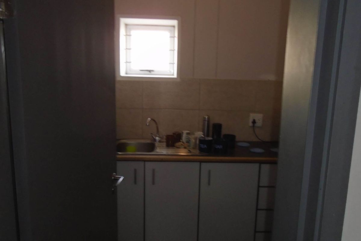 INDUSTRIAL WAREHOUSE IN EXCELLENT POSITION - Photo 2