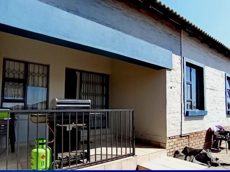 3 Bedroom House - Photo 2