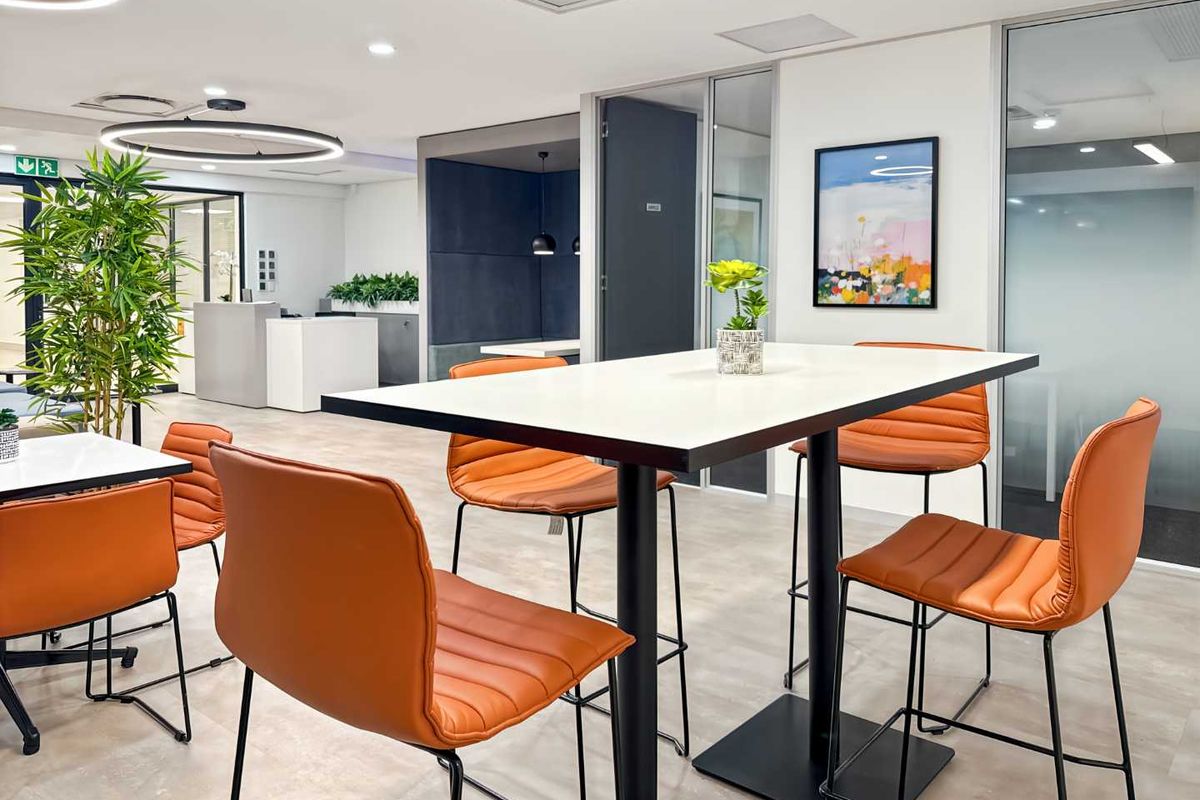 Private office space tailored to your business’ unique needs in Regus Waterside - Photo 4